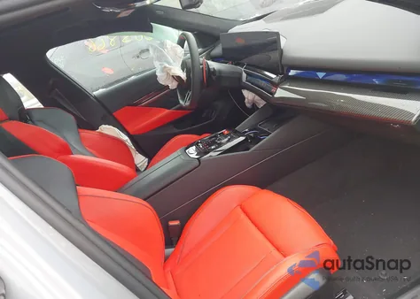 2026 BMW M5 z USA, uszkodzony, nr VIN WBS83FK0XTCV28876